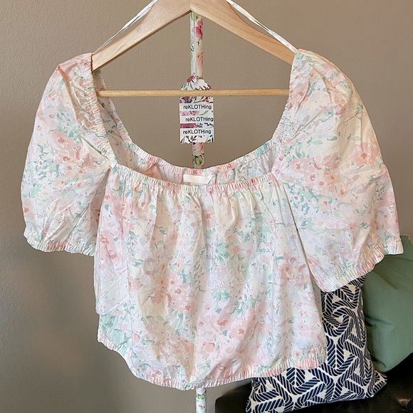 H&M Tops - ❌SOLD❌ Spring Florals Cotton Puff-sleeved Top XL